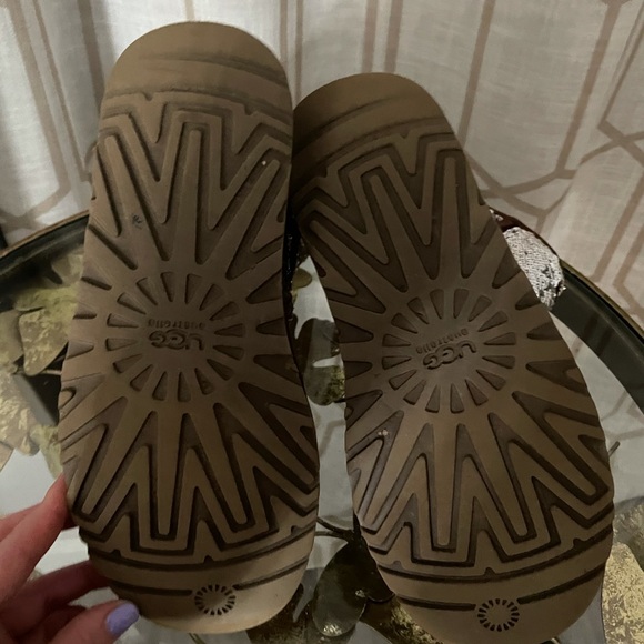 Sequin Ugg’s S 6 - Picture 3 of 6